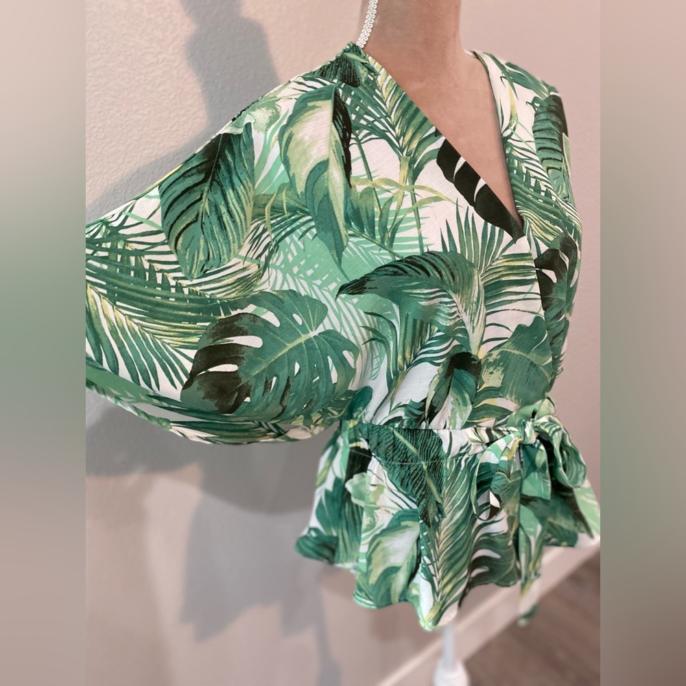 Sweet Rain Green Leaf Print Women's Top - Picture 6 of 7